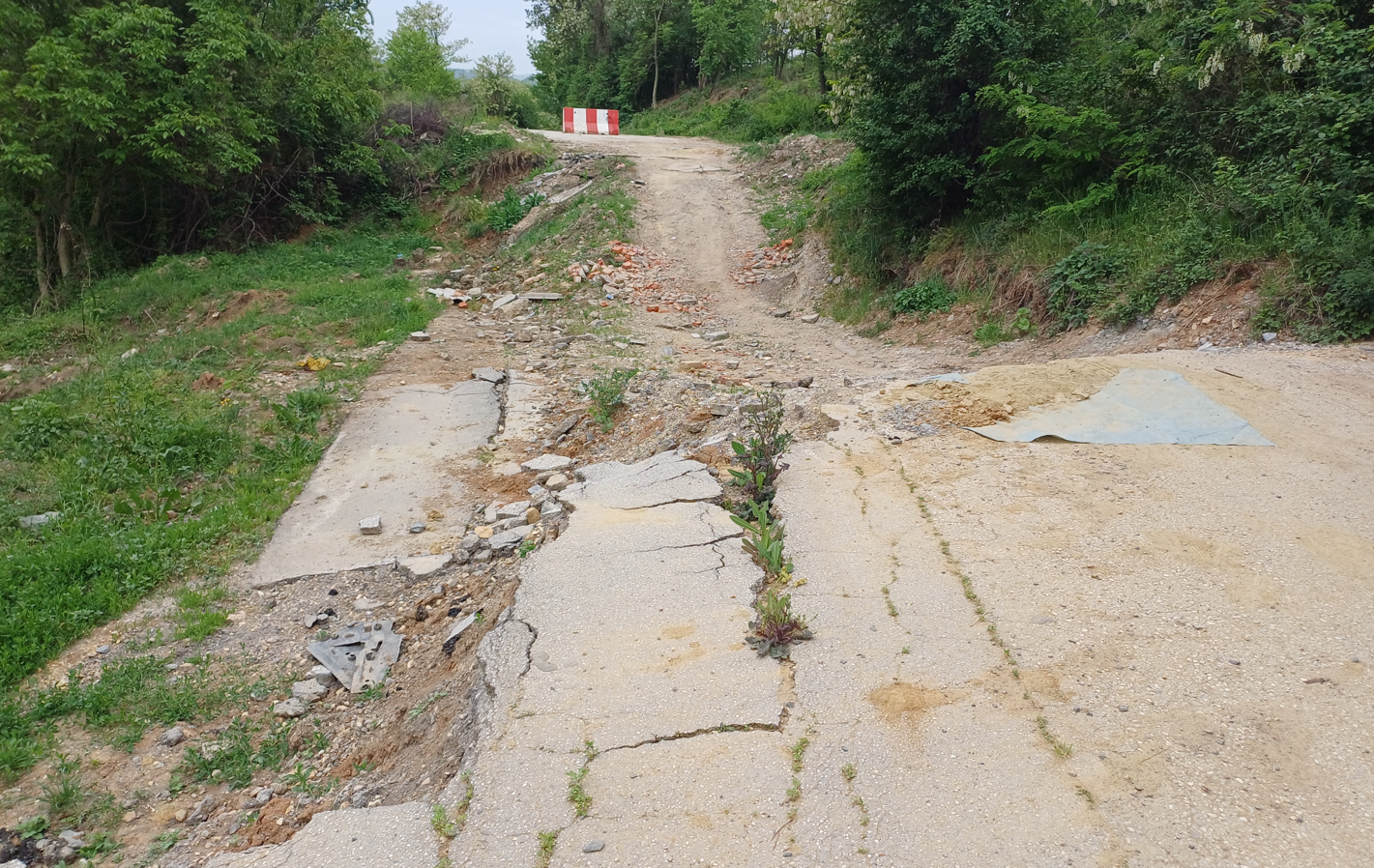 Stanovnici Grošnice žive kao u srednjem veku: Nesanirana klizišta i nebezbedni putevi opasnost za meštane, problemi i sa snabdevanjem električnom energijom
